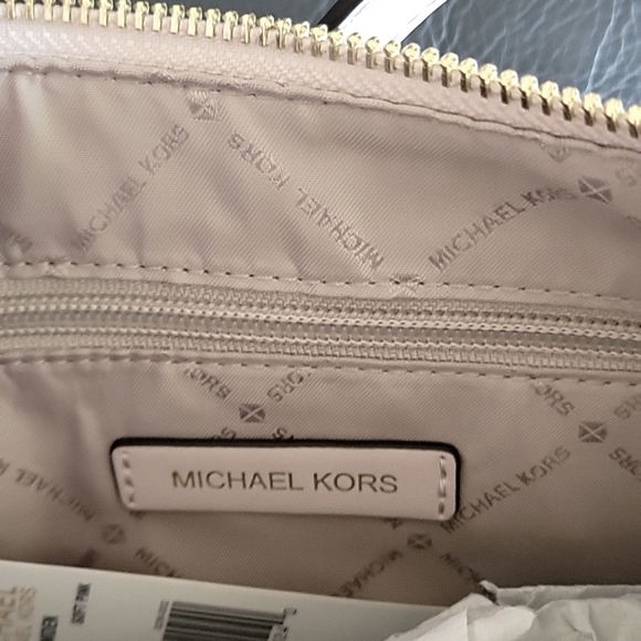 Michael Kors Camden purse - Picture 8 of 11